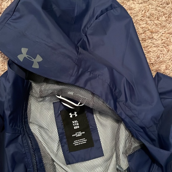 Under Armour Wind Breaker - Picture 2 of 2